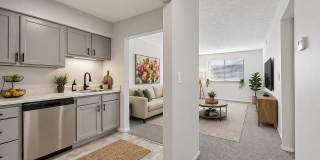 Center Court Apartments Gallery 8