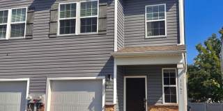 NEWER THREE BEDROOM TOWNHOME Gallery 1