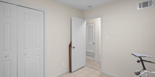 Southside Savannah Gem – 4BR Home in Windsor Forest with Sunroom & Patio Gallery 23
