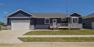 Spacious 4-Bedroom Ranch Home with Finished Basement & Oversized Garage! Gallery 1