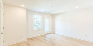 Three-story townhome offers a spacious layout with 3 BR and 3.5 bathroom in Nashville Gallery 8