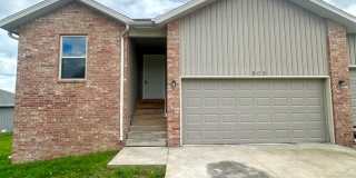 Comfortable 3 Bed Duplex in Convenient Ozark Location Gallery 1