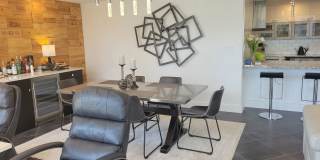 Beautifully renovated 2/2 condo downtown Sarasota with view of Bay! Gallery 10