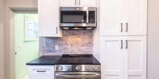 $300 OFF April Rent! Ground-Floor Renovated 1BR Near SCAD Gallery 11