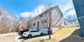 Updated 3bed 3bath End Unit Townhome w’Great Views Gallery 4