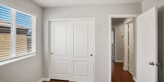 4 Bedroom, 3 Den West Side Home Gallery 35