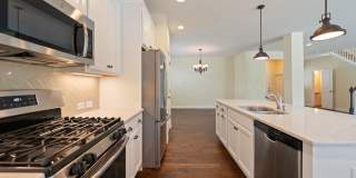 Available June 1!! Beautiful and Bright 4 Bedroom + 2.5 bath home with Loft & Open Floor Plan! Gallery 5