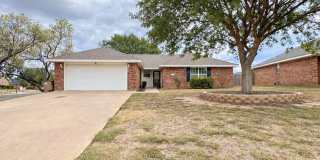 NOW AVAILABLE - Charming Home In The Bluffs! Gallery 1