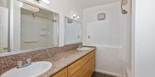 West Oakland 3 Bedroom Flat! Gallery 17