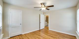 CHARMING MID-CENTURY HOME IN DELLVIEW Gallery 18