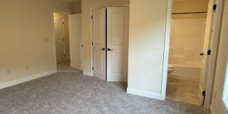 Tri level 2 bed, 2.5 bath Condo! Lakeridge School District. Gallery 15