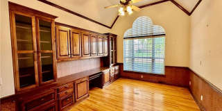 Prime Location 4 Bedroom 3 1/2 bath 2 garages! Gallery 9