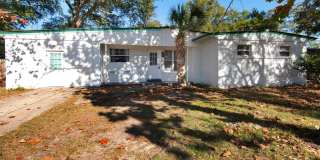 213 Hawthorne Circle Gallery 1