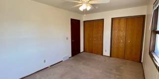 Easy commute to Downtown, West - 3 bedroom, 1.5 bath duplex with yard, garage Gallery 10