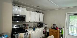 4 Bedroom, 2 bathroom home near Caterpillar Gallery 10