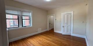 Amazing Coolidge Corner Apt w. Gas, Heat and Hot Water Included!  Sunny and Spacious.  Cat Friendly, Parking Avail Gallery 3
