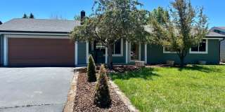 Pet-Friendly 4 Bedroom Home with Fenced Yard & Air Conditioning Gallery 1