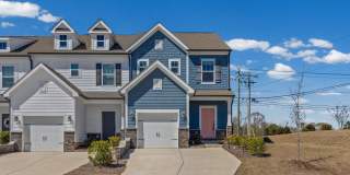 Beautiful 3-bed, 2.5 bath end unit townhome in Penley Place of Clover! Gallery 1