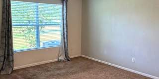 4/2 with Community Amenities Gallery 17