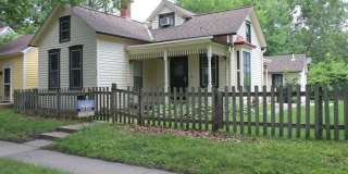 3 Bedroom 1 Bath House - Close to Downtown Iowa City Gallery 1