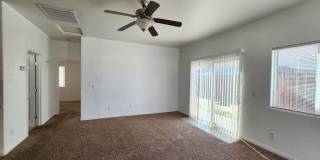 Beautiful 2 bedroom / 1 bathroom unit with all APPLIANCES included Gallery 11