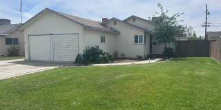 Move in Ready in North Hanford Central air/heat, lawn service included Gallery 1
