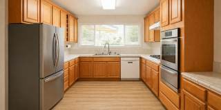 4-Bedroom House with Fenced Backyard **Fresh Paint and New Flooring Gallery 7