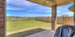 $500 Off First Month's Rent!!! St James Park Home in Norman - Community Pool!  Available in Now! Gallery 38