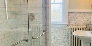 1 BR, 3rd floor Apartment in Downtown Greensboro, Water & Heat Included Gallery 3