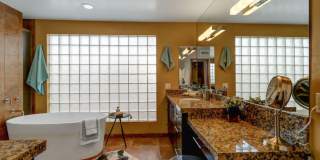 Beautiful 5 bed/4 bath + Den in Desirable Paradise Valley Gallery 22