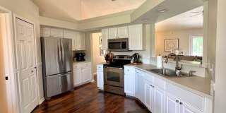 Beautiful 3/2 in Desirable Kensington Gardens Gallery 6