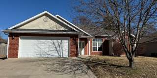 3 Bedroom Home available w/fenced yard Gallery 6