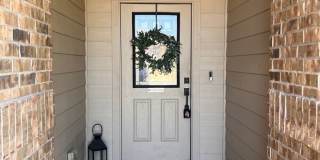 4 bedroom/2 bath/2 Car Garage - Beautiful Tile Flooring Gallery 1