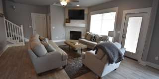 Luxurious 4 Bedroom 2.5 Bathroom in the Heart of Fayetteville, Arkansas!! Gallery 7