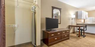 Suites Indianapolis - Airport Gallery 12