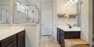 BEAUTIFUL 4-BEDROOM HOME IN NORTHEAST CROSSING Gallery 23