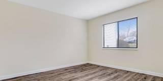 Glen at Bogey Hills Gallery 8