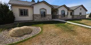 3 BED | 3 BATH | TRIPLE CAR GARAGE | SINGLE LEVEL | ELKS COUNTRY ESTATES Gallery 1
