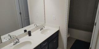 Room in 5 Bedroom Home at Green Birch Dr Gallery 18