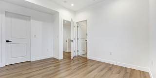 5346 1/2 Oakland Street Gallery 14
