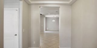4 Bedroom, 3 Den West Side Home Gallery 5
