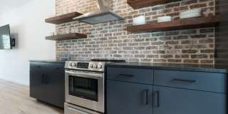 Modern 4 bedroom 3 bath near Razorback campus - 2nd story loft Gallery 9