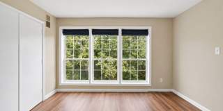 Large upper-level condo Gallery 10