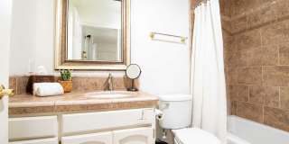 7310 Balboa Blvd Gallery 39