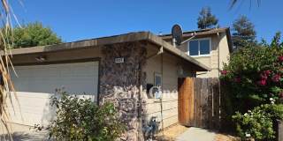 Updated 4 Bed 3 Bath Home With Solar Gallery 1