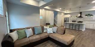 2BED / 1BATH Condo/Townhome For Lease! Available NOW! Gallery 9