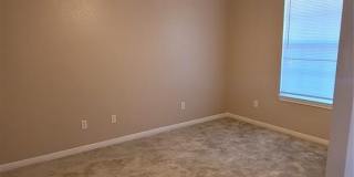 229 E Craven Avenue Gallery 1