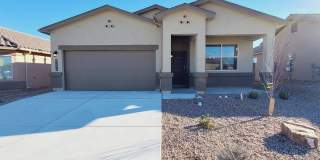 3 bed 2 bath home in Huning Ranch Energy Efficient Home! Gallery 1