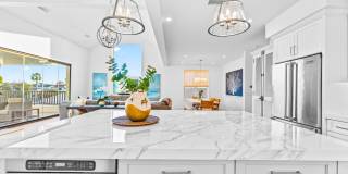 Gorgeous 3 bed 3.5 bathroom home available month to month in the highly desired city of Corona Del Mar. Gallery 22