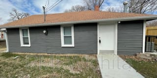 208 N Ash St Gallery 1